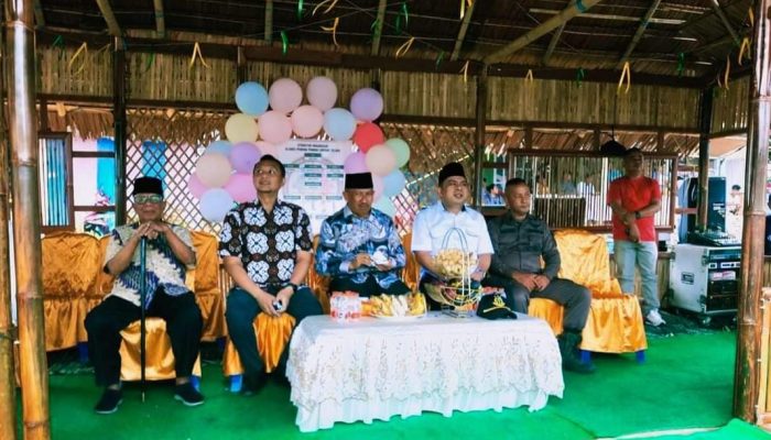 Pj Walikota kotamobagu bersama ketua DPRD, menghadiri perayaan ketupat dikelurahan Gogagoman