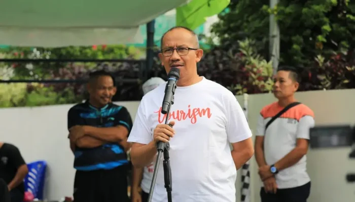 PJ. Walikota Asripan Nani Saat Memberikan Sambutannya Pada Car Free Day di Jalan Ahmad Yani Kotamobagu. Minggu, 26/5/2024