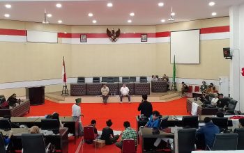 Terima Aksi Mahasiswa Di Kantor DPRD, Meiddy Makalalag Dan Syarif Mokodongan Sepakati Tuntutan Mahasiswa