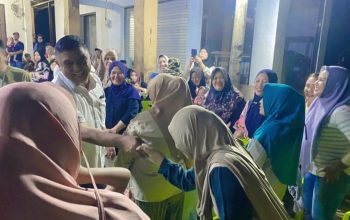 Meiddy Makalalag Disambut Antusias Ratusan Mama-Mama MESRA Saat Berkunjung Di Poyowa Kecil