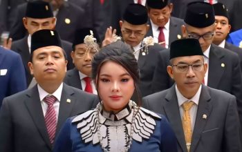 Dilantik Sebagai Anggota DPR RI, Hillary Bangga Memakai Pakaian Adat Bolaang Mongondow