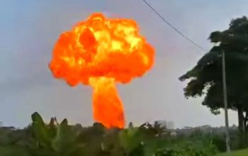 Pipa Gas Meledak Di Malaysia Menyemburkan Api Besar Menyerupai Jamur