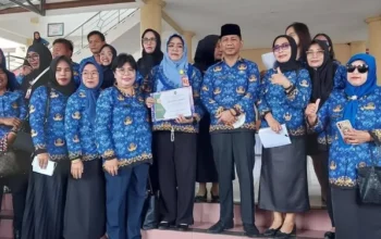 Disdik Bolmong Terima Penghargaan Pelayanan Publik